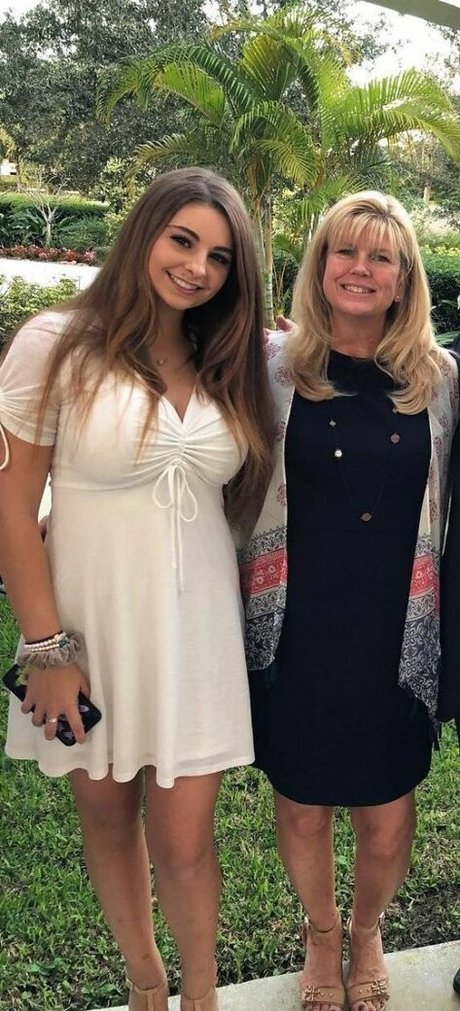 オイルを塗った巨乳オンリーファンズ 無料ポルノ 写真