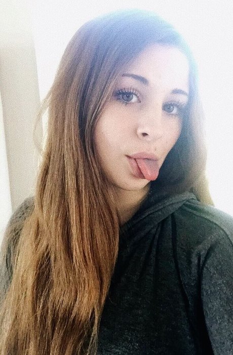 お尻を広げるオンリーファンズ 無料セックス 写真