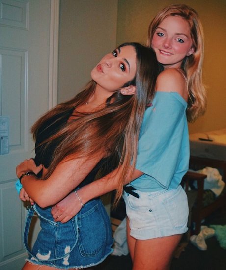 巨乳ストリップオンリーファンズ 無料裸 写真