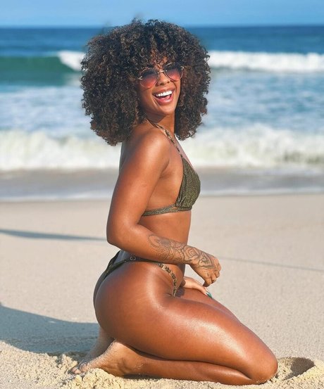 Marvvila エロティックなスター 写真