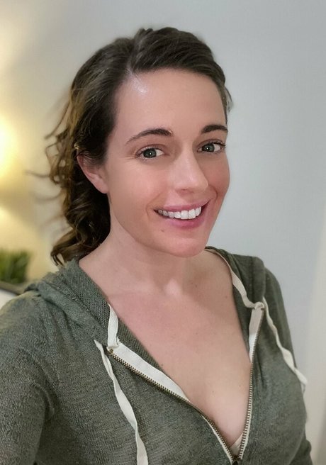 Stellavonn 裸のモデル 写真