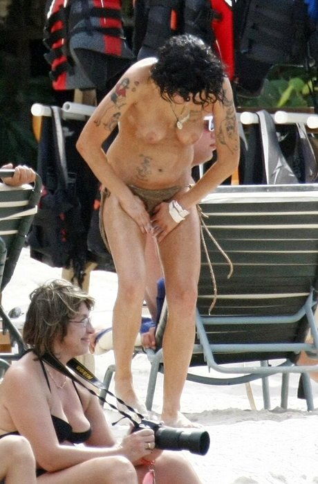 Amy Winehouse ポルノモデル 写真