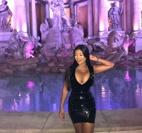 老母オンリーファン セクシーヌード 写真