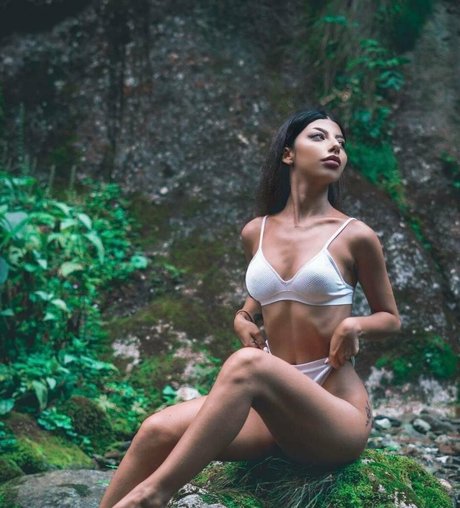 alecsandraa a ホットスター 写真