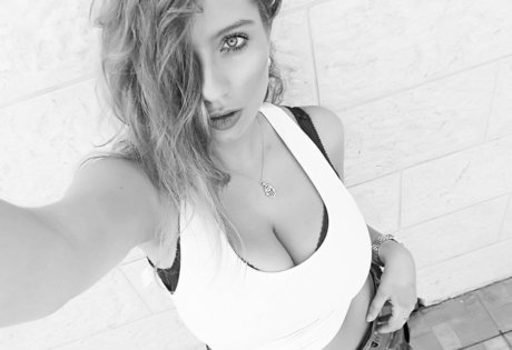 指マン 潮吹き オンリーファンズ トップ ギャラリー