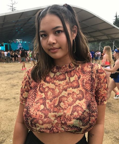 セクシーなブルネットのオンリーファンズ トップ ギャラリー