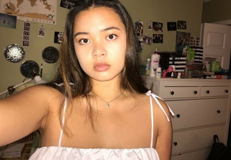 ティーンパンストオンリーファンズ ホット 写真