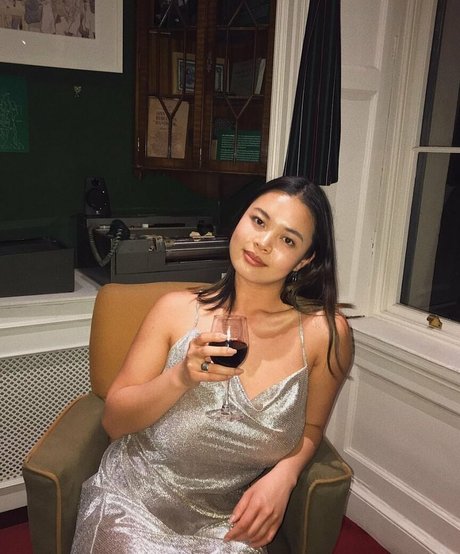 巨乳タトゥーオンリーファンズ 美しい裸 写真