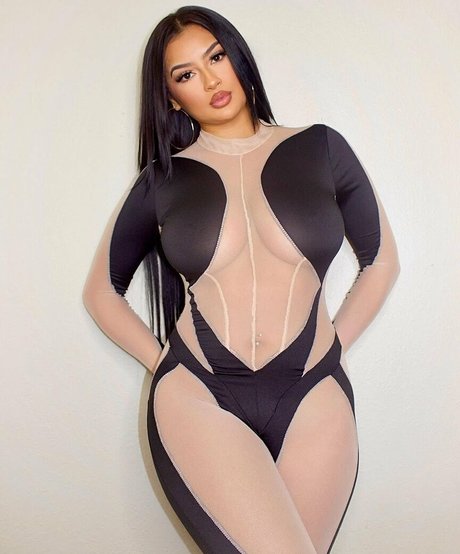 Lucero Crystal モデル 写真