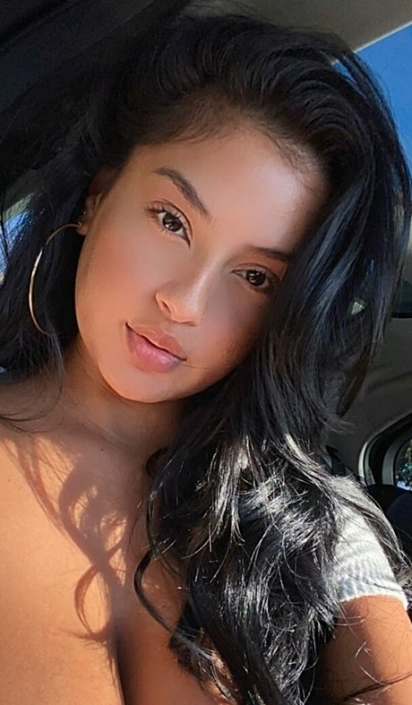 Lucero Crystal ヌードモデル 写真