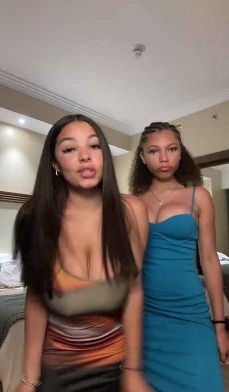 Tegan Hall セクシーなスター 写真