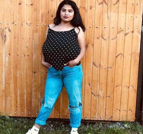 Melannia ポルノ女優 写真