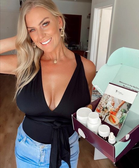 ボディビルダーヌードオンリーファンズ セクシー 写真