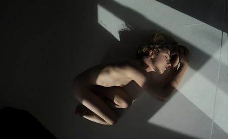 オイルを塗った巨乳オンリーファンズ ホットセックス 写真