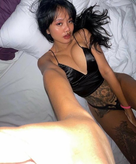 gutslaughter ヌードのポルノスター 写真