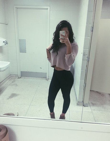 Kylie Manue 美しいスター 写真