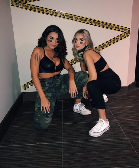 Kylie Manue スター ヌード ギャラリー