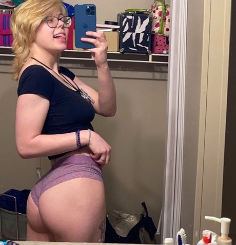 娘のオンリーファンズ ヌード 画像