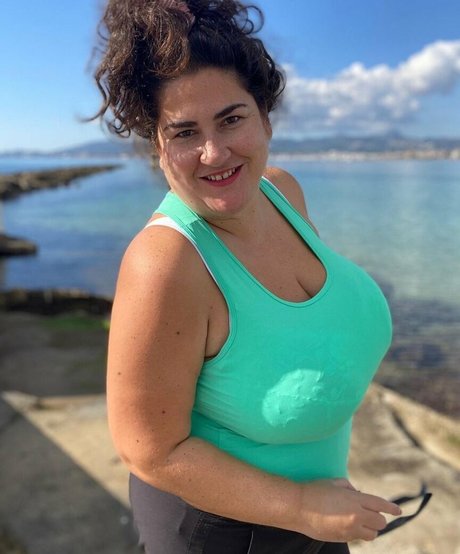 金髪の筋肉オンリーファンズ HD 写真