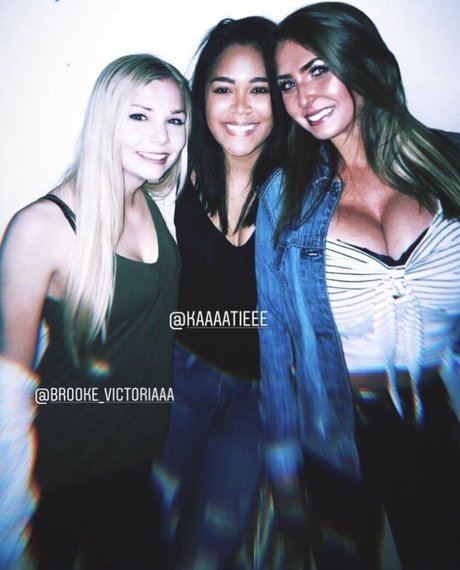 asmrマッサージオンリーファンズ 裸 画像