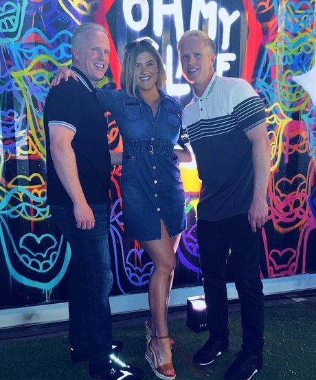 イギリスのおばあちゃんオンリーファンズ セクシーヌード 写真