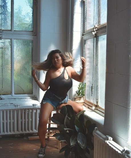 Tiffany Shu 完璧なスター 写真