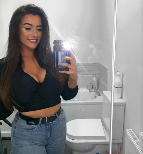 バン・オンリーファンズ セクシーヌード 写真