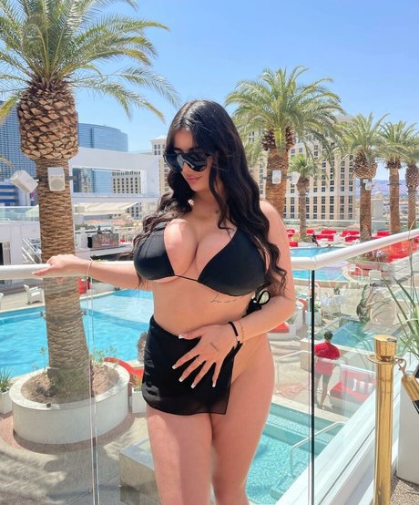 イギリスのおばあちゃんオンリーファンズ 美しいヌード 写真