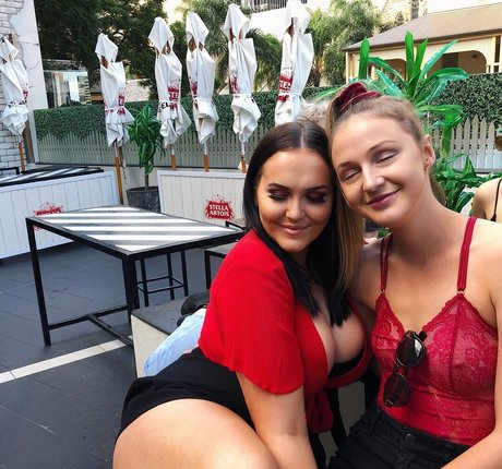 アジア人ニューハーフオンリーファンズ ポルノ 写真