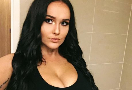 弁護士オンリーファンズ ホットセックス 画像