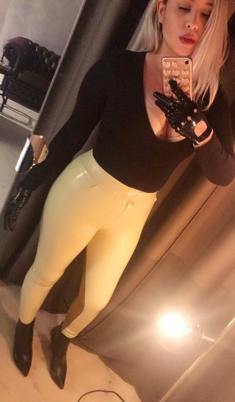 SophiaLarou 最高のスター アーカイブ