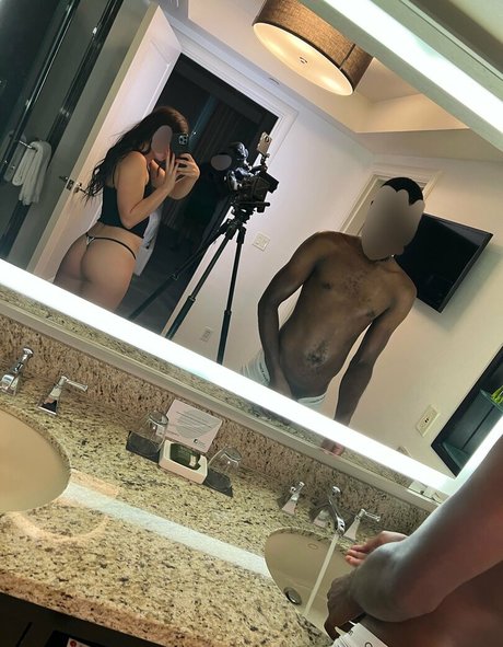 ニューハーフの乗馬オンリーファンズ セクシー裸 画像