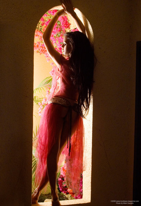 Linda Oneil スター ヌード 写真