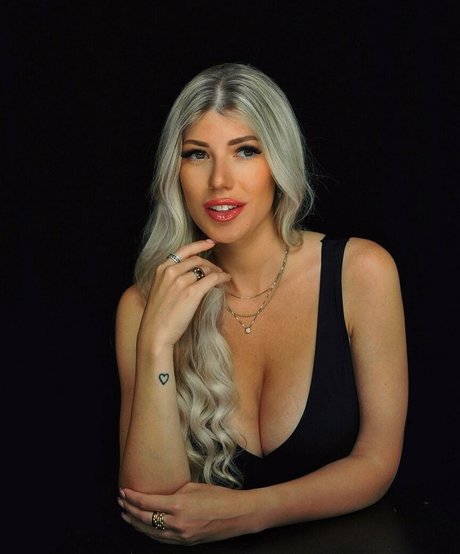 老母オンリーファン 無料 写真