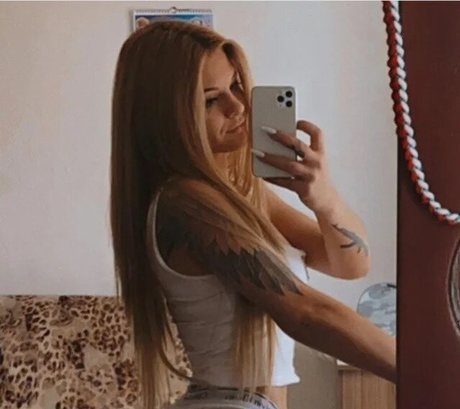 アジア人ニューハーフオンリーファンズ ホットセックス 画像