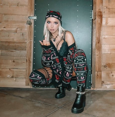 アナルファックオンリーファンズ エロチック 写真