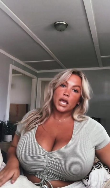 大きなプッシー唇オンリーファンズ 無料 画像