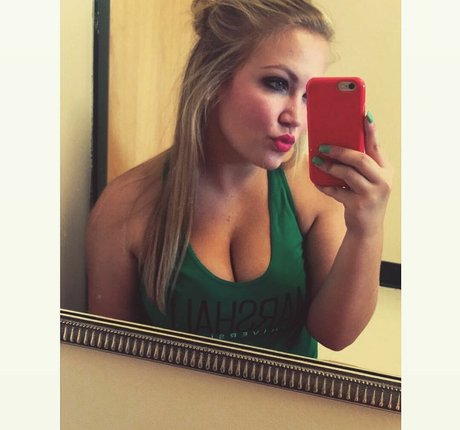 濃厚なヌードオンリーファンズ セックス 写真