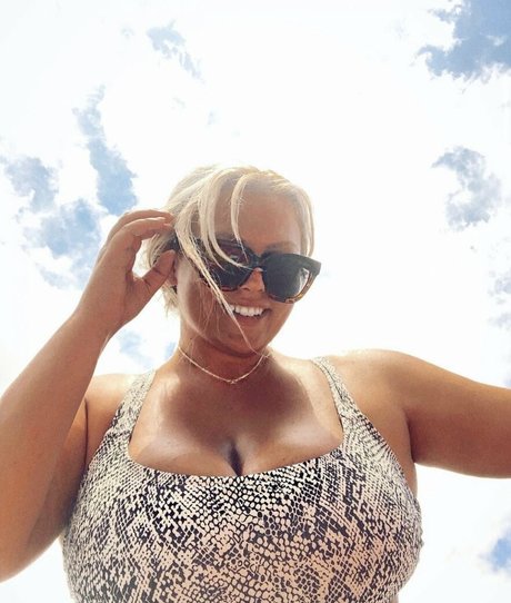 フェラチオ ティーン オンリーファンズ アートヌード 画像