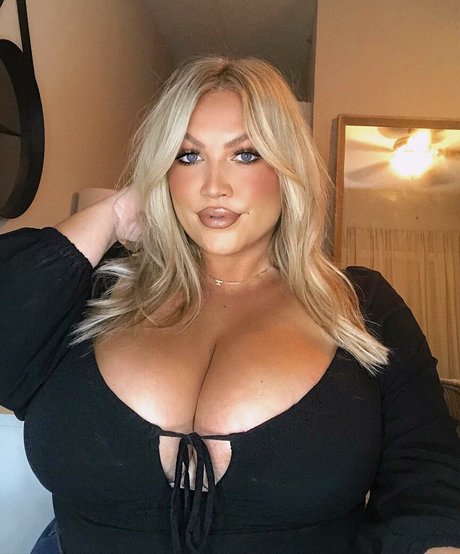 ぽっちゃり 主観視点 オンリーファンズ 美しい裸 アーカイブ