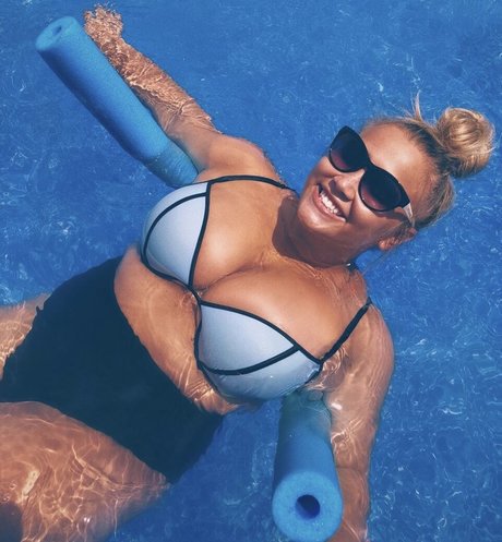 大きなプッシー唇オンリーファンズ セクシーヌード 画像