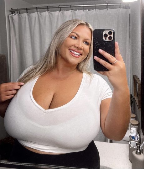 Hayden Buchko ヌードモデル 画像