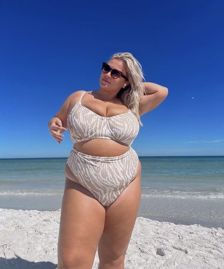 黒檀の指入れオンリーファンズ セクシーヌード 画像