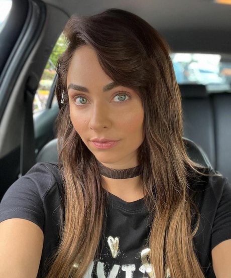 Claudia Martin 無料モデル 写真