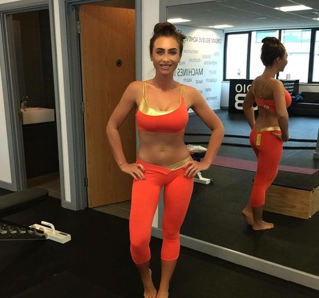 オタクプリンセスオンリーファンズ 美しいヌード 画像