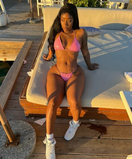 レズビアン誘惑オンリーファンズ アダルト 写真