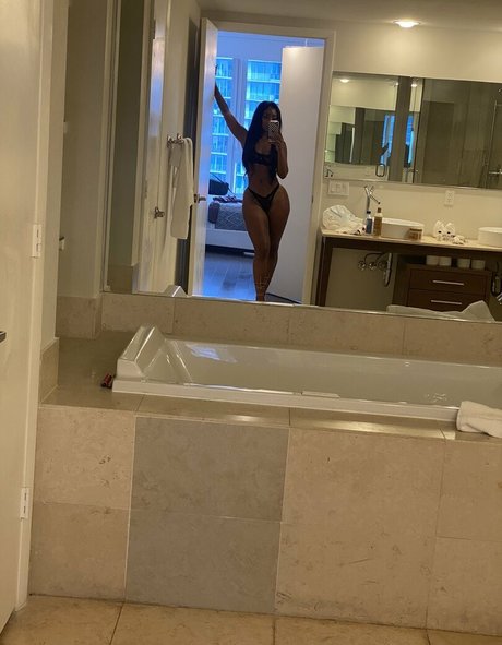 cathiimedialuna アダルトモデル 画像