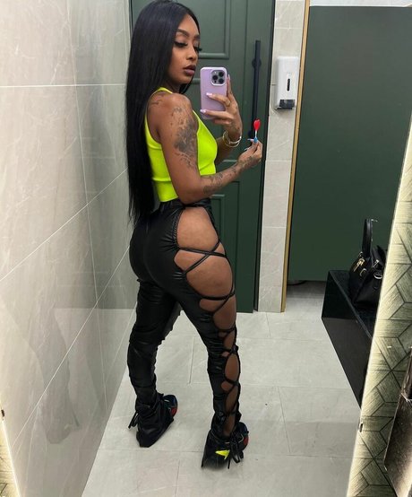 cathiimedialuna ポルノモデル 写真