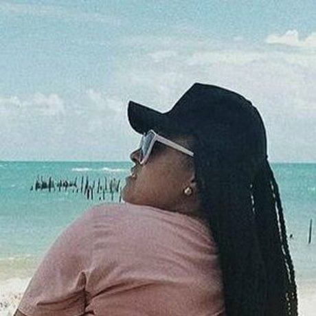 曲線美のランジェリーオンリーファンズ アダルト無料 写真