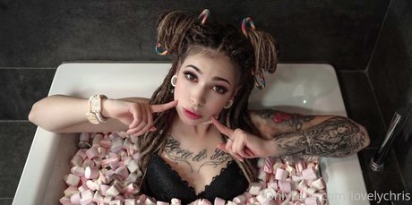 lovelychris アートモデル 画像